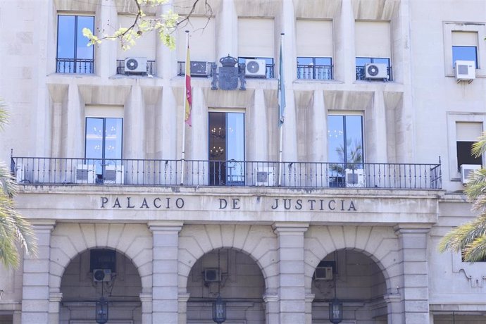Archivo - Detalle de la fachada principal de la Audiencia Provincial de Sevilla , a 21 de junio de 2022 en Sevilla (Andalucía, España)