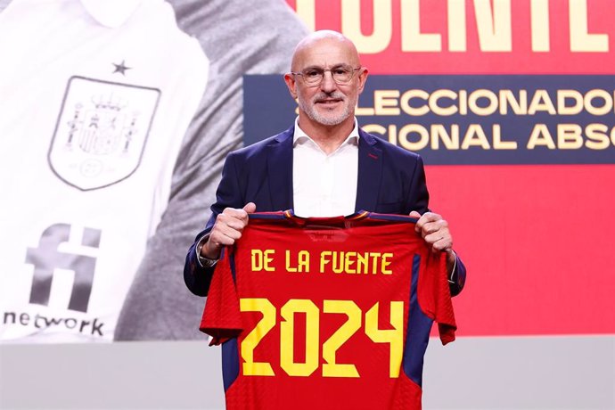 Archivo - Luis de la Fuente durante su presentación como nuevo seleccionador nacional de fútbol