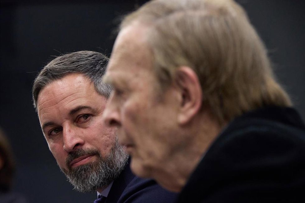 El presidente de Vox, Santiago Abascal, y el candidato de la moción de censura, el profesor Ramón Tamames 