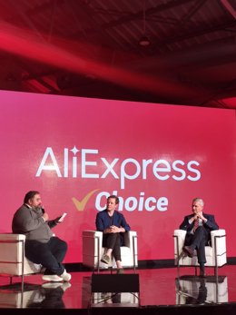 Rodrigo Cipriani, General Manager De Alibaba Group Para El Sur De Europa Y  Gary Topp, Director Comercial Y De Marketing De Aliexpress En Europa