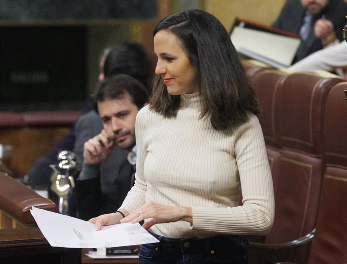 Archivo - La ministra de Derechos Sociales y Agenda 2023, Ione Belarra, interviene durante una sesión plenaria, a 9 de febrero de 2023, en Madrid (España). 