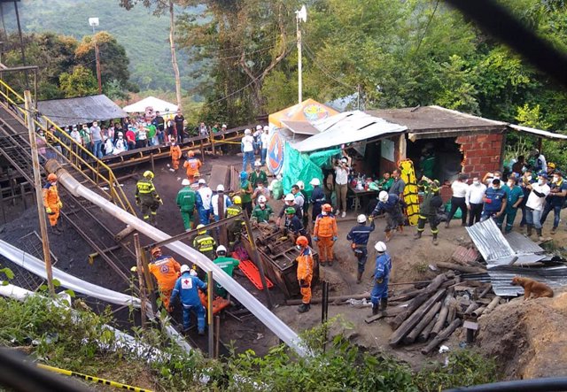 Ascienden a 21 los muertos por la explosión en las minas en Sutatausa, en el centro de Colombia Archivo - Labores de rescate en una mina de Colombia en una imagen de archivo.