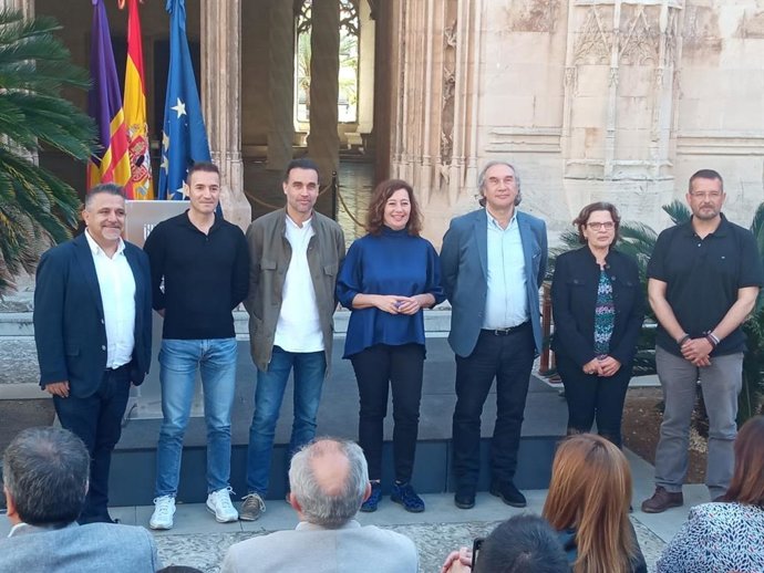 Govern y sindicatos firman el Acuerdo marco, concebido como "hoja de ruta para mejorar la calidad educativa".