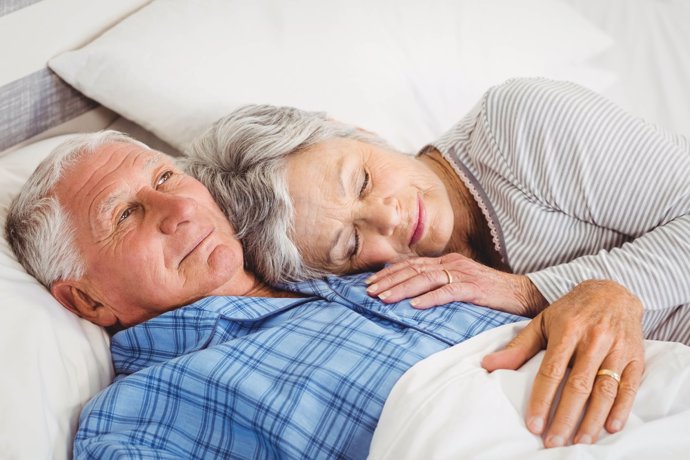 Ancianos, pareja durmiendo, abuelos, sueño, dormir.