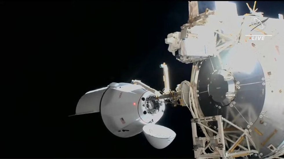 Nave Dragon atraca en la Estación Espacial Internacional