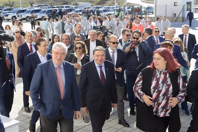 El ministro de Agricultura llega al Complejo del Ibérico de Extremadura (Cibex), en Zafra (Badajoz)