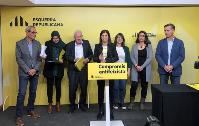 La portaveu Marta Vilalta al costat de l'alcaldable Ernest Maragall, Najat Driouech i altres alcaldables d'ERC