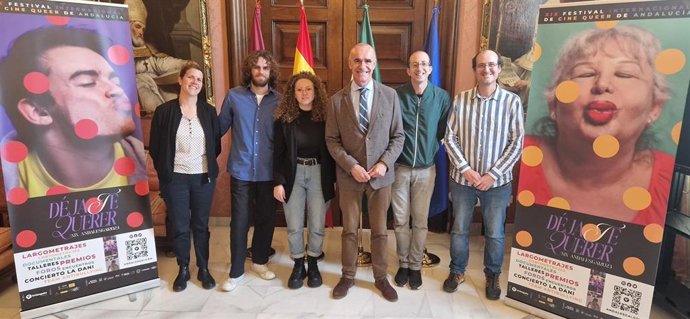 El alcalde de Sevilla, en la presentación del festival internacional de cine queer (Andalesgai), en el Ayuntamiento.