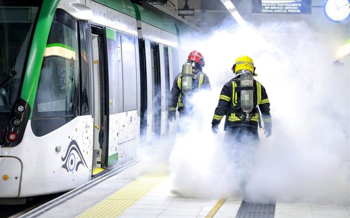Más de 150 personas participan en el simulacro de emergencias del metro de Málaga en Atarazanas