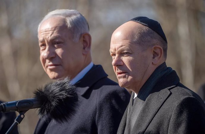 El primer ministro de Israel, Benjamin Netanyahu, y el canciller alemán, Olaf Scholz.