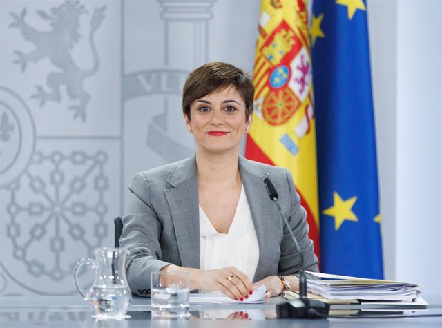 La portavoz del Gobierno y ministra de Política Territorial, Isabel Rodríguez, durante una rueda de prensa posterior al Consejo de Ministros, en el Palacio de La Moncloa, a 16 de marzo de 2023, en Madrid (España).