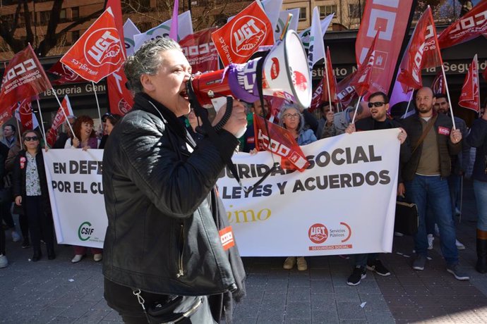 Concentración de sindicatos y personal de la Seguridad Social en Albacete