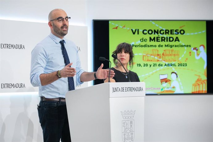 El director de la Aexcid, Ángel Calle, en la presentación del VI Congreso Internacional de Periodismo de Migraciones