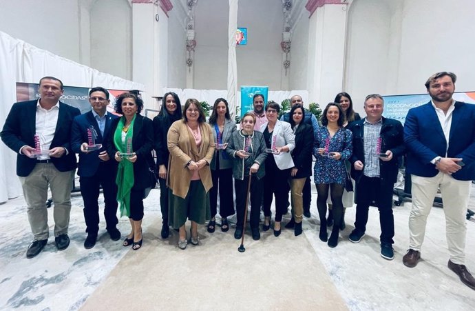 Foto de familia durante la gala 'Reconocidas 2023' celebrada en Cañete la Real.