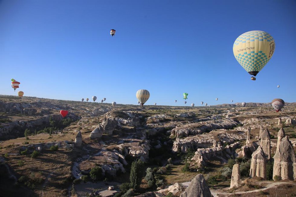 Archivo - Festival de globos aerostáticos en la Capadocia, Turquía.