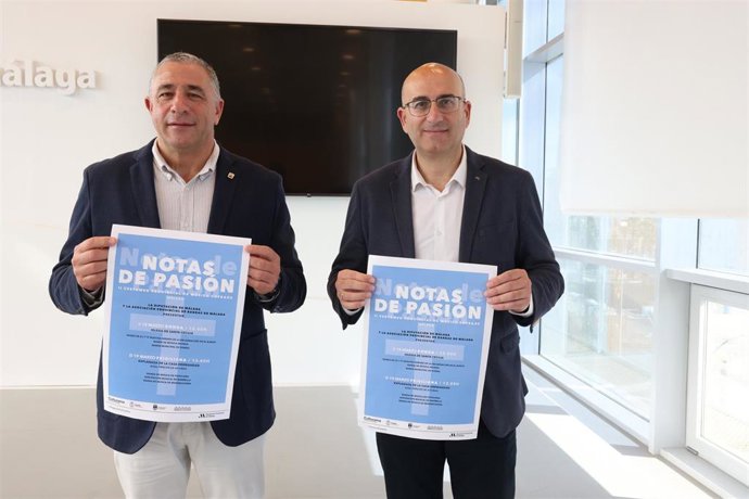 El diputado de Cultura, Manuel López Mestanza, junto a José Sánchez, presidente de la Asociación Provincial de Bandas de Málaga, han presentado el evento.