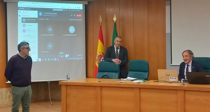 Técnicos de Consumo participan en una jornada sobre tramitación de hojas de quejas y reclamaciones.