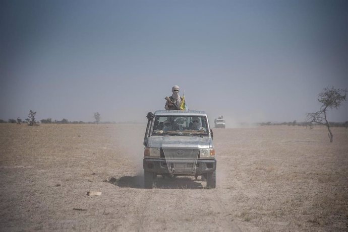 Archivo - Un vehículo del Alto Consejo para la Unidad de Azawad en la región de Tombuctú, Malí