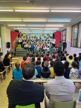 El delegado de Educación visita un centro escolar ubicado en El Puche, en Almería.