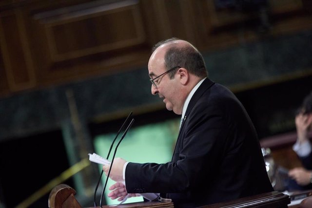El ministro de Cultura y Deporte, Mique Iceta, interviene durante una sesión plenaria en el Congreso de los Diputados, a 16 de marzo de 2023, en Madrid (España).
