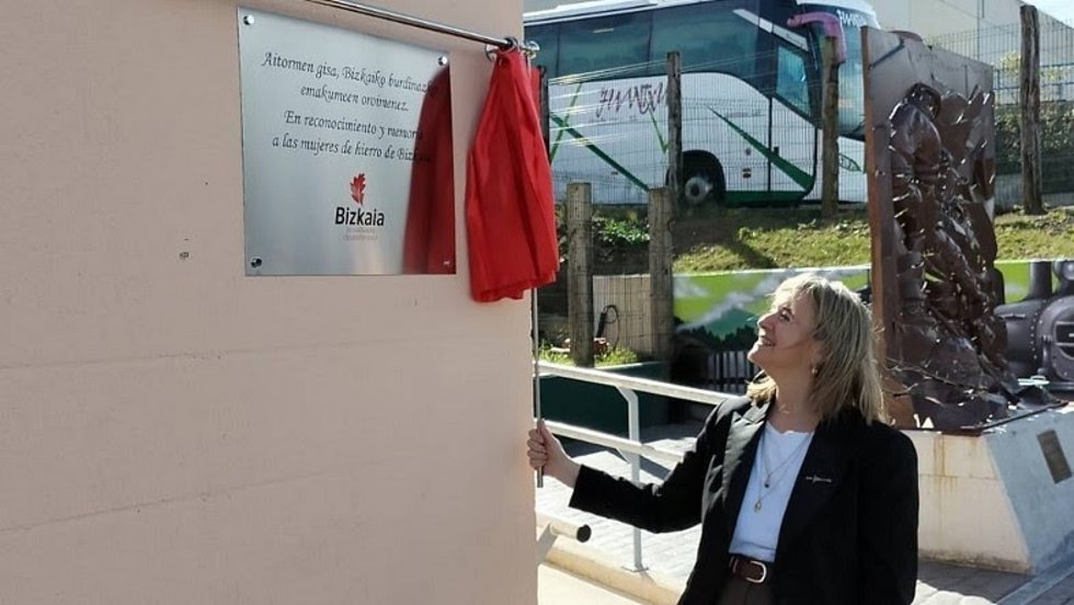 Placa conmemorativa inaugurada en el Museo de la Minería del País Vasco en Abanto-Zierbena