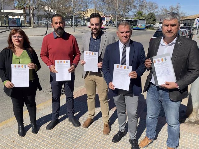 Los Ayuntamientos de Vélez-Málaga, Almáchar, El Borge y Moclinejo --en la comarca de la Axarquía-- unen sus fuerzas para reivindicar que la Junta los tenga en cuenta para formar parte del Consorcio de Transporte Metropolitano de Málaga.