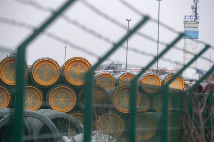 22 February 2023, Mecklenburg-Vorpommern, Mukran: Unused pipes for the Nord Stream 2 Baltic Sea gas pipeline from Russia to Germany are being stored on the site of the port in the municipality of Sassnitz. According to information from the state governm