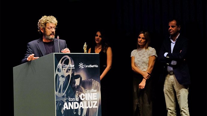 Manolo Solo recoge el Premio Talento Andaluz de Canal Sur en su octava edición en el Festival de Málaga