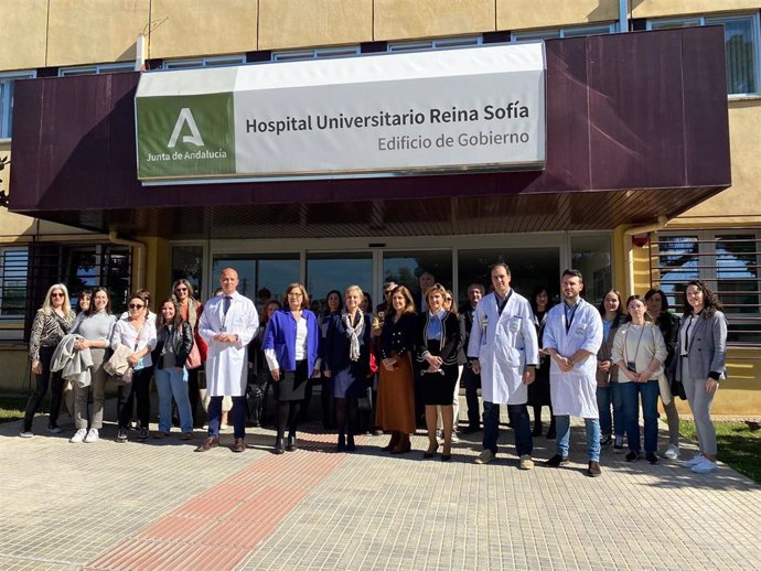 Participantes en la presentación de la Línea Alzheimer en Córdoba.