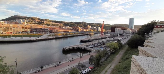 Cielos con nubes en Bilbao.