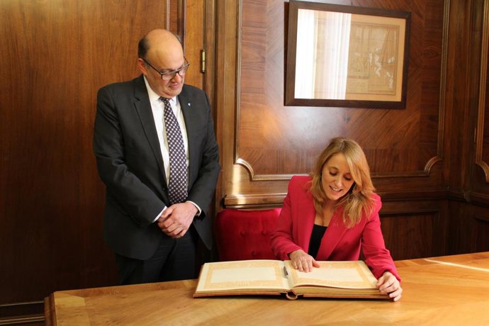 La consellera d'Economia i Hisenda, Natlia Mas, i el president de la Cecot, Xavier Panés