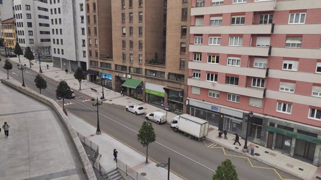 Archivo - Calles de Oviedo, pisos, sector inmobiliario