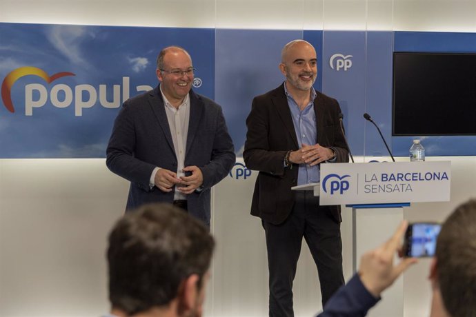 El sotssecretari d'Organització del PP, Miguel Tellado, i el candidat a l'alcaldia de Barcelona, Daniel Sirera