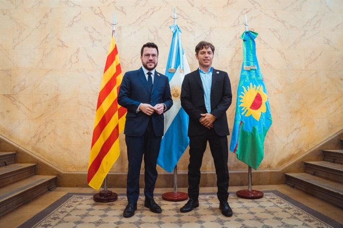 El presidente de la Generalitat, Pere Aragons, junto con el governador de la província de Buenos Aires, Axel Kicillof.