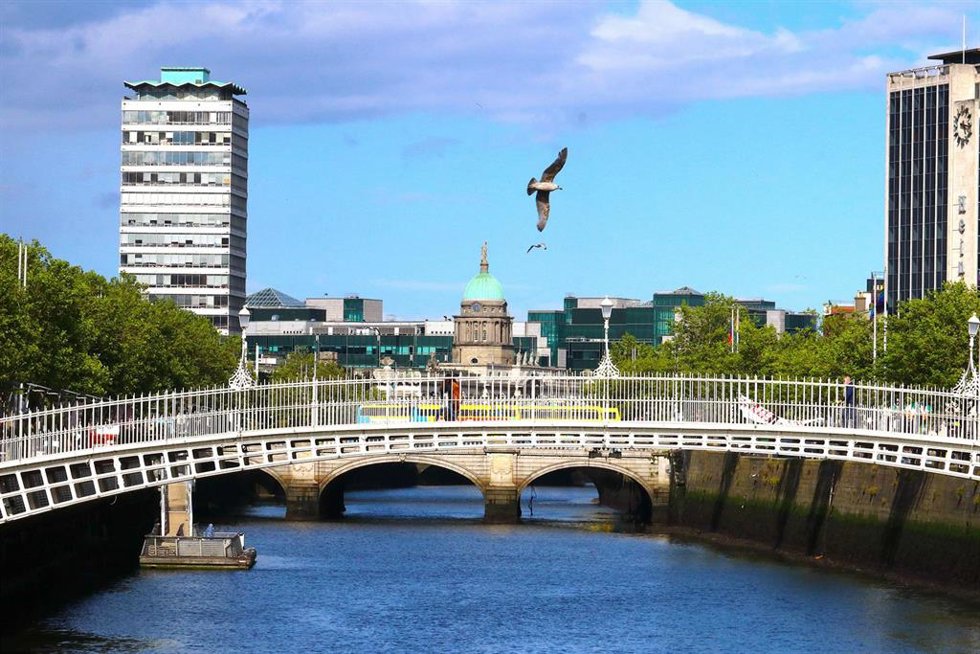 Archivo - Río Liffey, en Dublín, Irlanda.