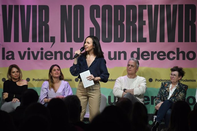 La secretaria general de Podemos y ministra de Derechos Sociales y Agenda 2030, Ione Belarra, interviene durante el acto de su partido Vivir no sobrevivir. La vivienda es un derecho, en la sede de Podemos, a 12 de marzo de 2023, en Madrid (España). 