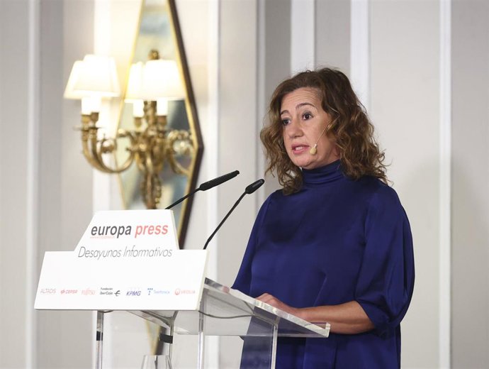 Archivo - La presidenta del Govern balear, Francina Armengol, interviene durante un desayuno informativo de Europa Press