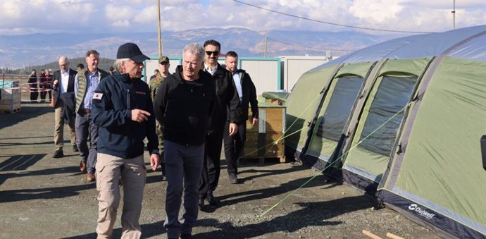 El presidente de Finlandia, Sauli Niinisto, visita la zona afectada por el terremoto en Kahramanmaras, en el sureste de Turquía