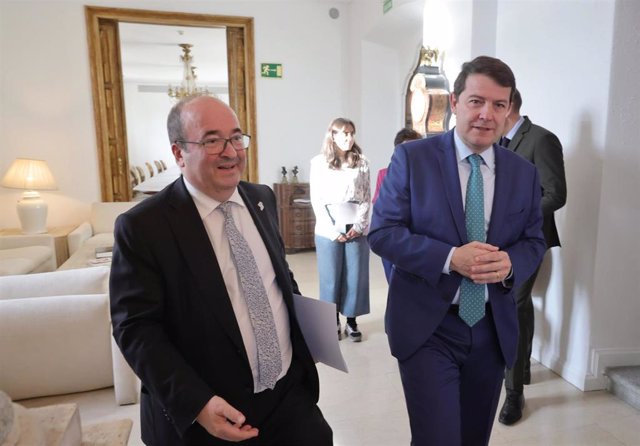 Reunión entre el ministro de Cultura, Miquel Iceta, y el presidente de la Junta, Alfonso Fernández Mañueco.