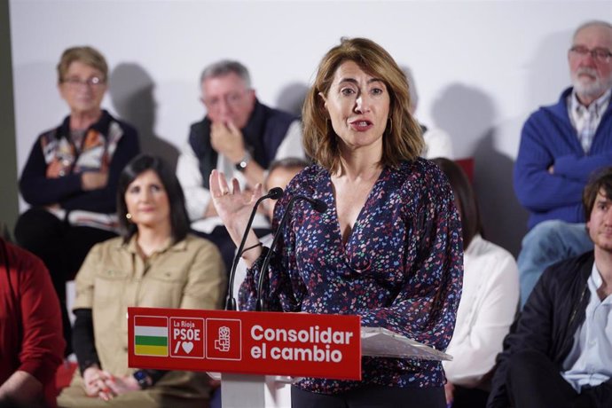 La ministra de Transportes, Movilidad y Agenda Urbana, Raquel Sánchez, en un acto en Logroño