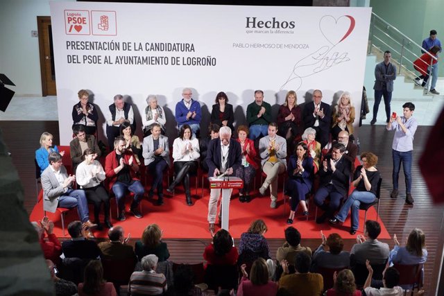 El alcalde de Logroño, Pablo Hermoso de Mendoza, en un acto público del PSOE