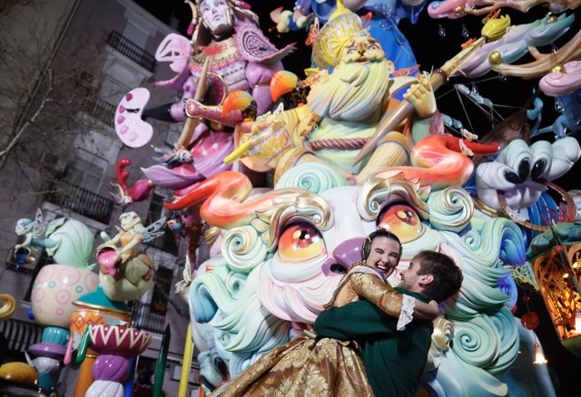 La falla Exposición - Micer Mascó gana el primer premio de Sección Especial con su falla grande en las Fallas 2023