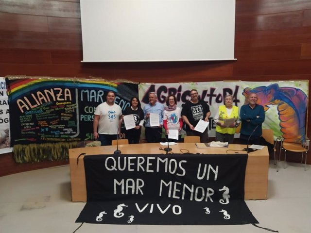 Organizaciones ambientales y sociales presentan el 'Decálogo por el Mar Menor'