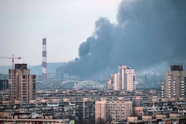 Columnas de humo en Kiev tras bombardeos rusos