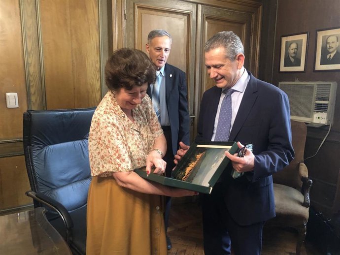 Celso González presenta 'Valle de la Lengua' a la Academia Argentina de Letras