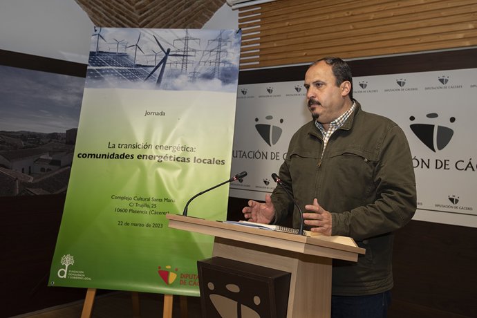 El diputado de Medio Ambiente de la Diputación de Cáceres, Alfonso Beltrán, en una rueda de prensa