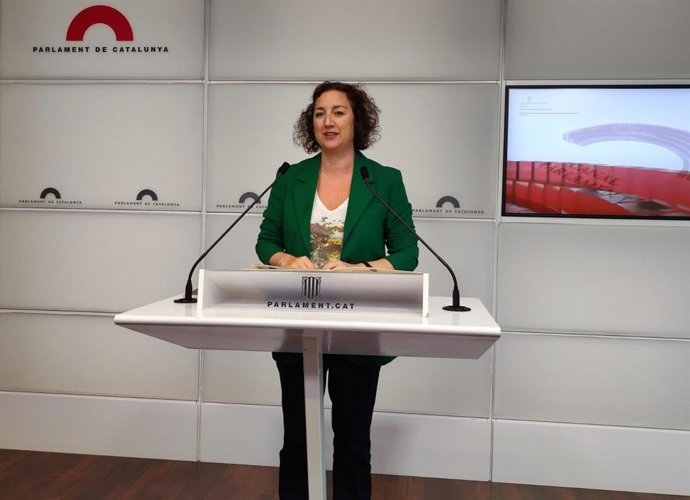 La portavoz del PSC en el Parlament, Alícia Romero, en rueda de prensa en la Cámara catalana