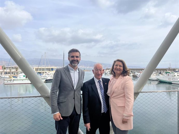 Fernández-Pacheco, Gabriel Amat, y Carmen Crespo inauguran la lonja del puerto pesquero de Roquetas de Mar (Almería)