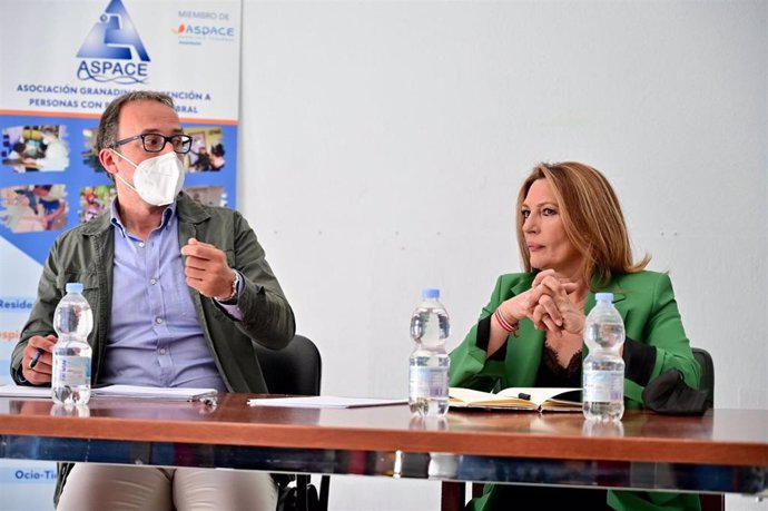 La candidata de Ciudadanos a la Alcaldía de Granada, Concha Insúa, en un encuentro en la sede de Aspace.