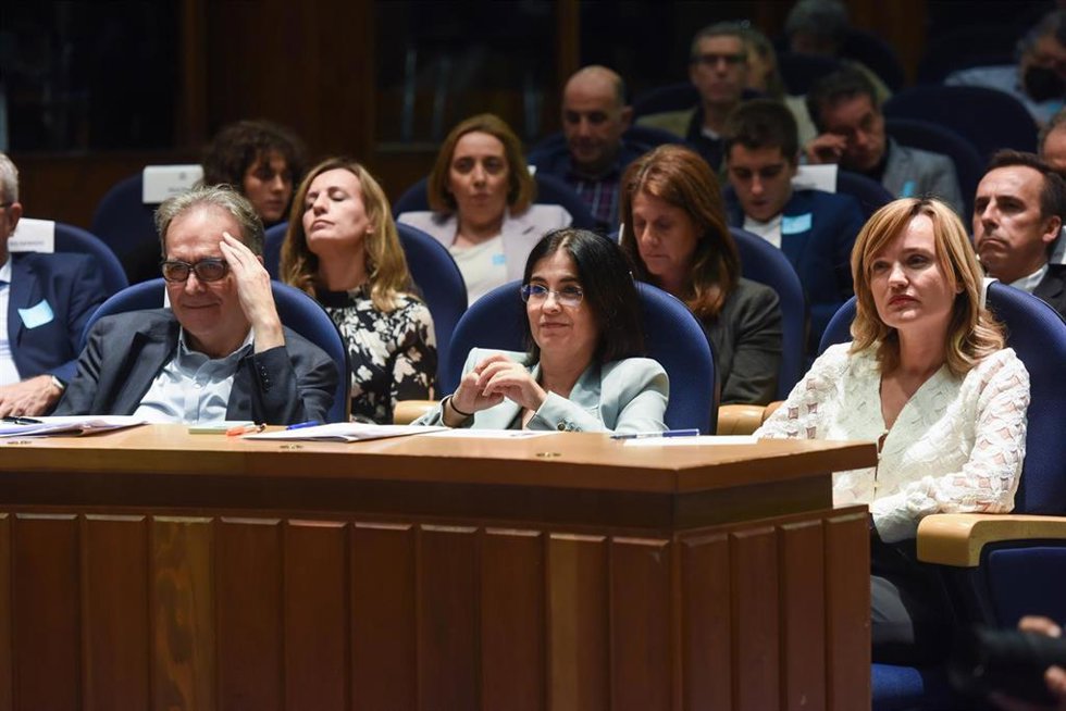 Archivo - La ministra de Educación y Formación Profesional, Pilar Alegría (d); la ministra de Sanidad, Carolina Darias (c); y el ministro de Universidades, Joan Subirats (i)